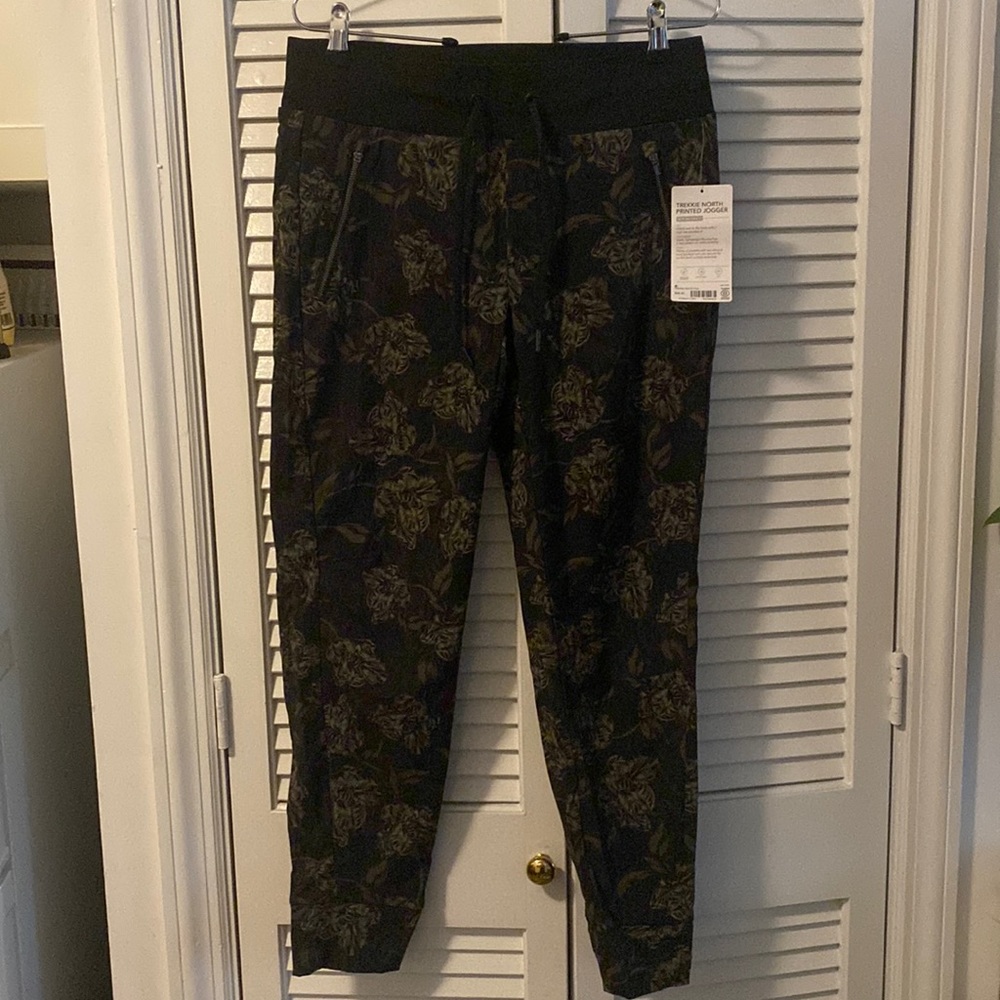 ATHLETA TREKKIE NORTH TFOL, joggers, sz 6